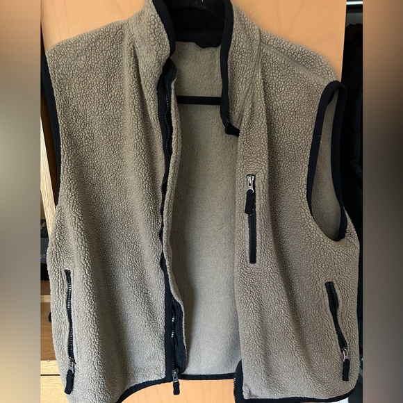 gap vest - Picture 1 of 3